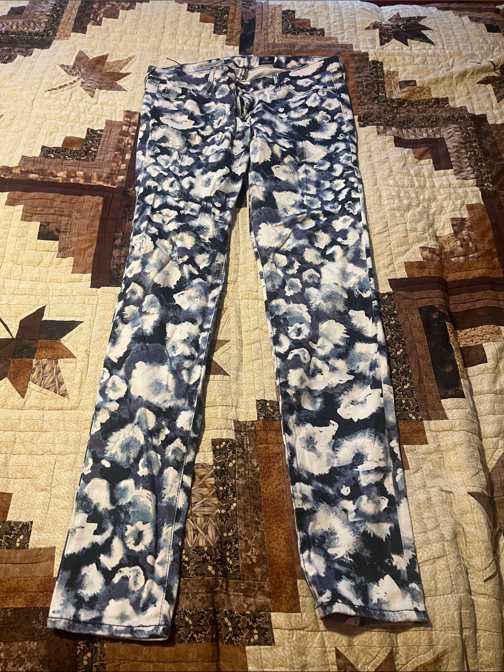 Women’s Navy and White Floral Skinny Pants Size 28